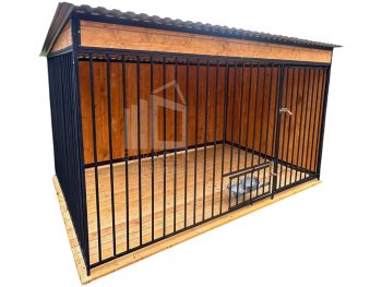 Hundezwinger 3x2m – Windschutz – Drehbare Futternäpfe – Holzboden – Wände mit Holz verkleidet – Dach mit Gefälle nach hinten – ID692